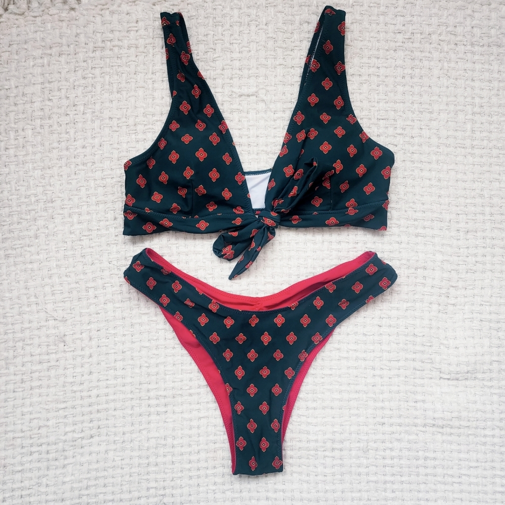 Bikini - Picture 3 of 7